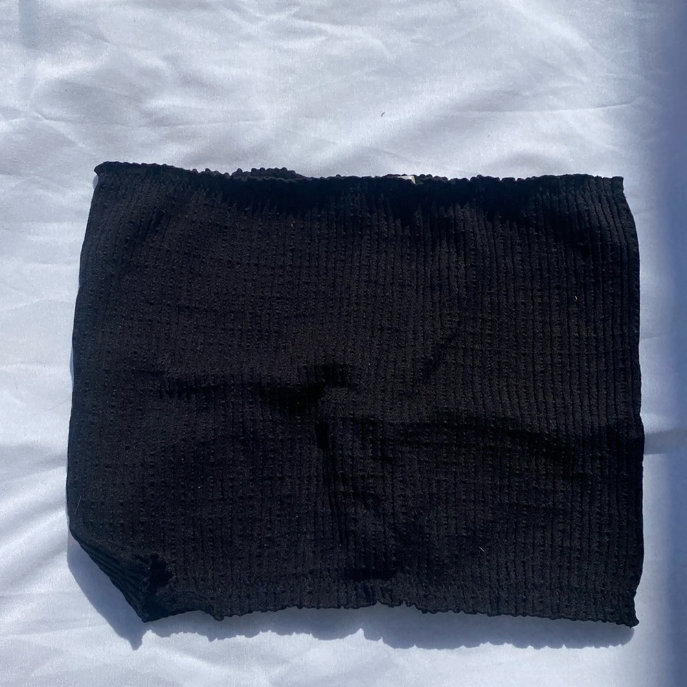 Bozzolo Black Sleeveless Crop Top